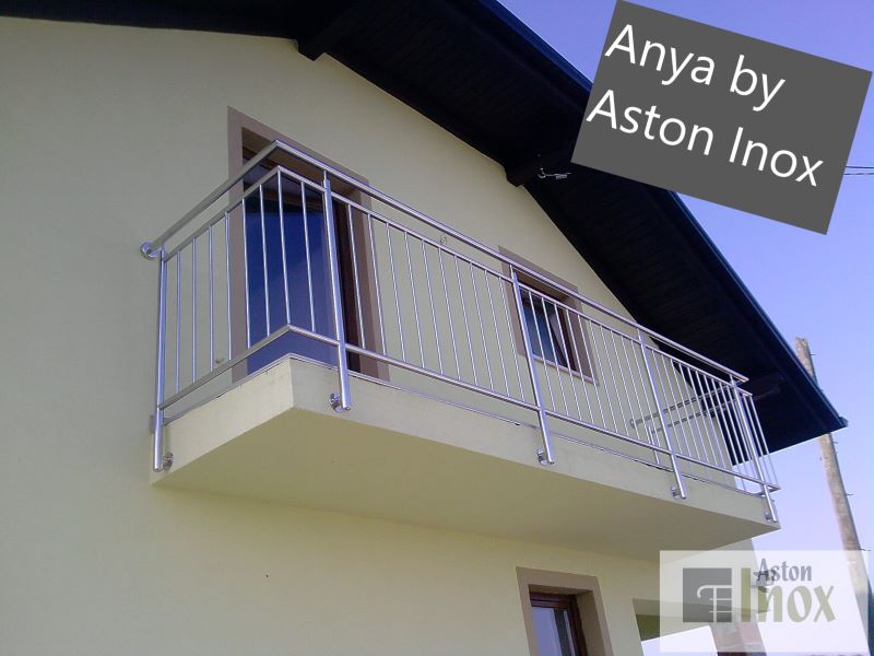 Inox ograda za balkone i terase sa okomitim ispunama